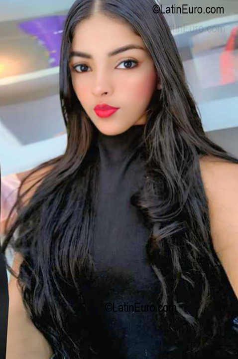 Date this young Venezuela girl Aurora from Barcelona VE5729