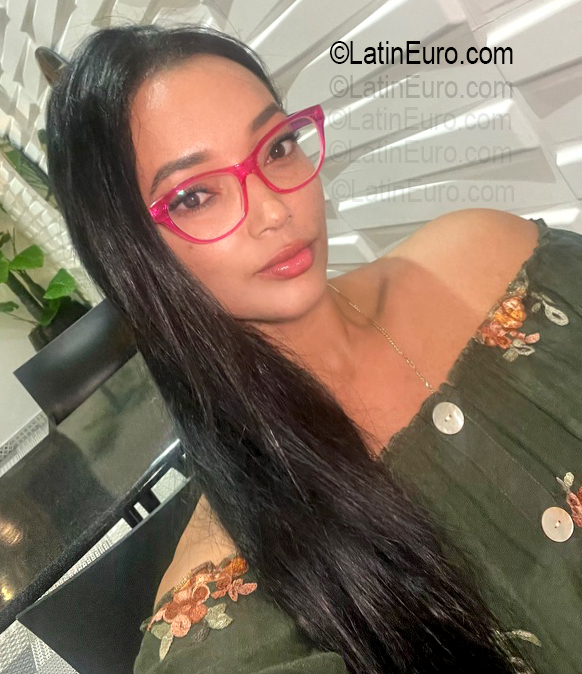 Date this gorgeous Dominican Republic girl Katherine from Santiago DO56769