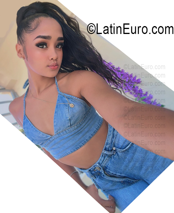 Date this georgeous Dominican Republic girl Julia from Santo Domingo DO56884