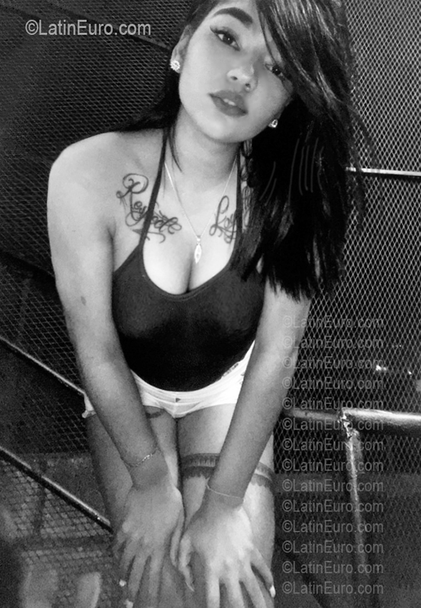 Date this pretty Dominican Republic girl Katherine from Santo Domingo DO56893