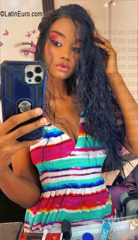 Date this beautiful Dominican Republic girl Roxy from Barahona DO56911