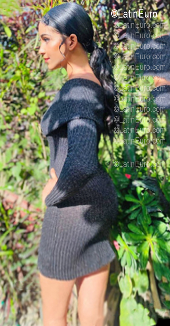 Date this attractive Dominican Republic girl Yaneris from Moca DO56973