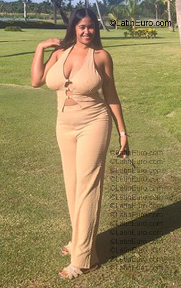 Date this georgeous Dominican Republic girl Paola from Santo Domingo DO57010