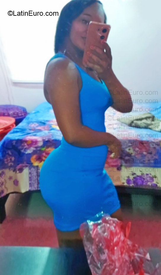 Date this fun Dominican Republic girl Araceli from Santo Domingo DO57025