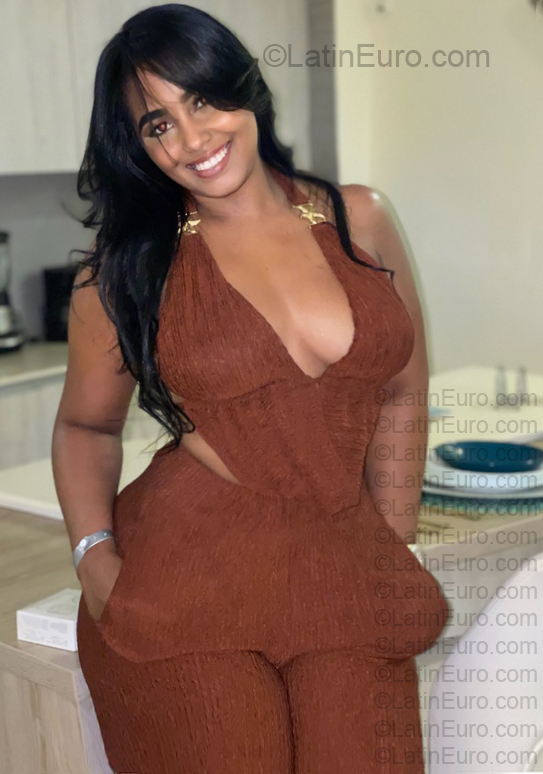 Date this stunning Colombia girl Johana from Cartagena CO33880