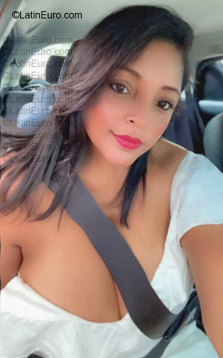 Date this funny Dominican Republic girl Yinet from Santo Domingo DO57099
