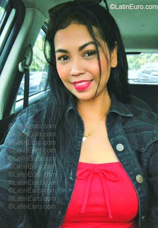 Date this voluptuous Venezuela girl Lia from Caracas VE5752