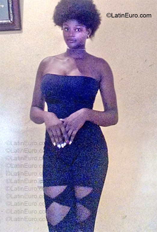 Date this foxy Dominican Republic girl Woodnia from Santo Domingo DO57159
