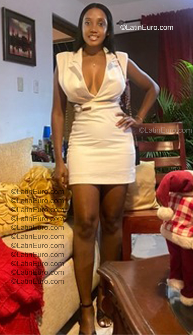 Date this happy Dominican Republic girl Wilcy from Santo Domingo DO57166
