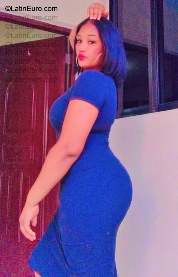 Date this nice looking Dominican Republic girl Ciss from Santiago DO57207