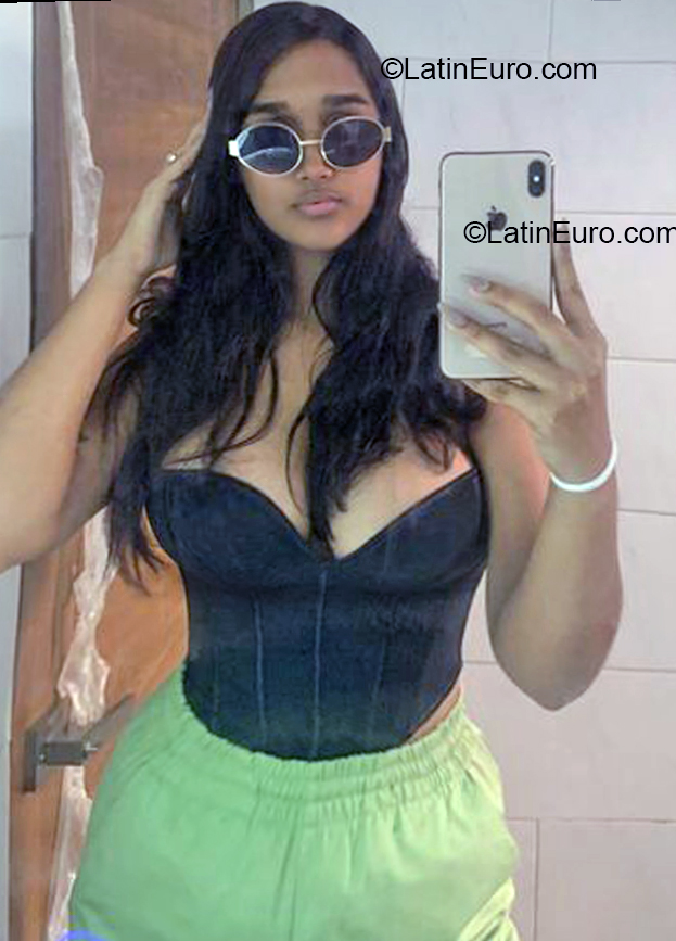 Date this hard body Dominican Republic girl Sofia Melany from Santo Domingo DO57211