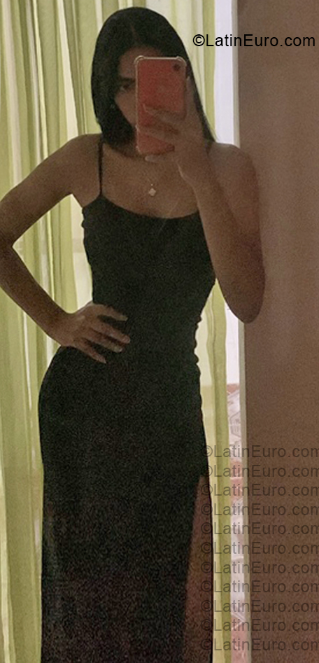 Date this nice looking Dominican Republic girl Nayelin from Duarte DO57218
