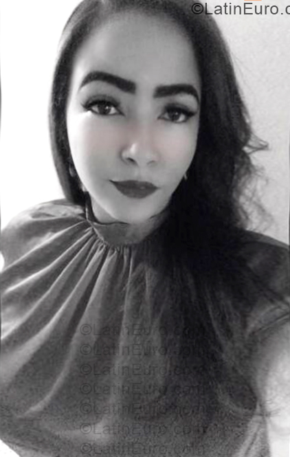 Date this stunning Dominican Republic girl Vic from Santo Domingo DO57225