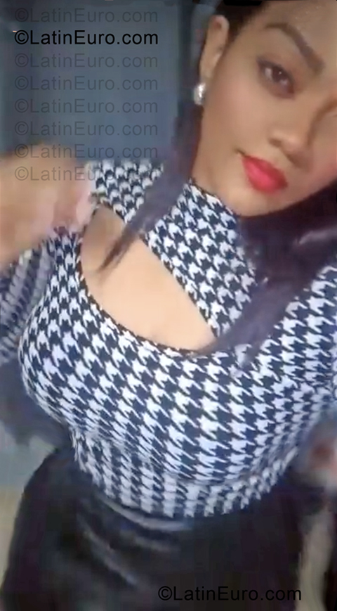 Date this beautiful Dominican Republic girl Yanely from Santo Domingo Norte DO57236