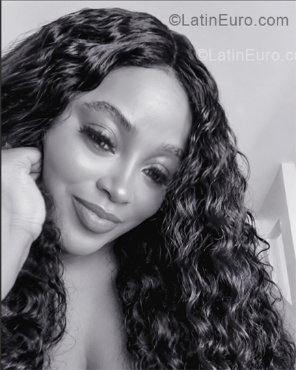 Date this happy Spain girl Johanna from Madrid ES965