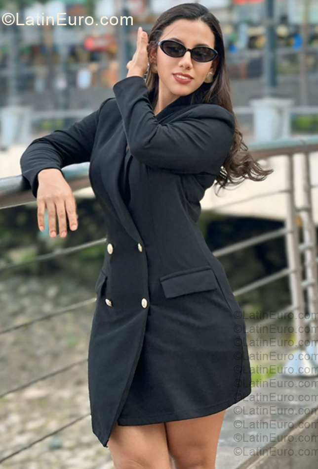 Date this beautiful Ecuador girl Lorena from Guayaquil EC1160