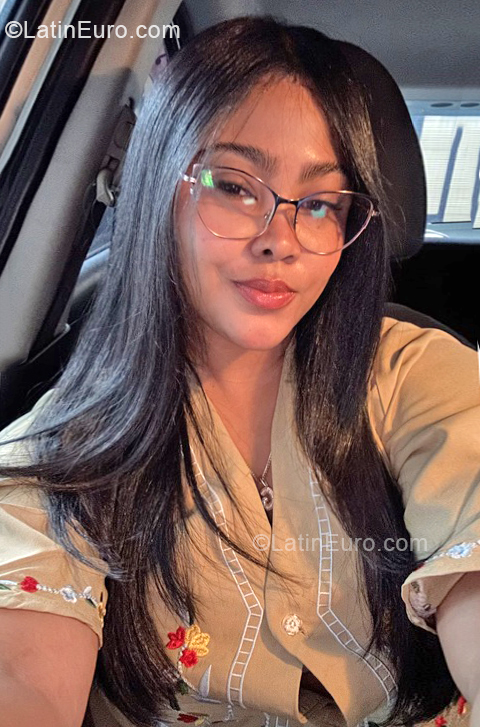 Date this georgeous Dominican Republic girl Genesis from Santo Domingo DO57289