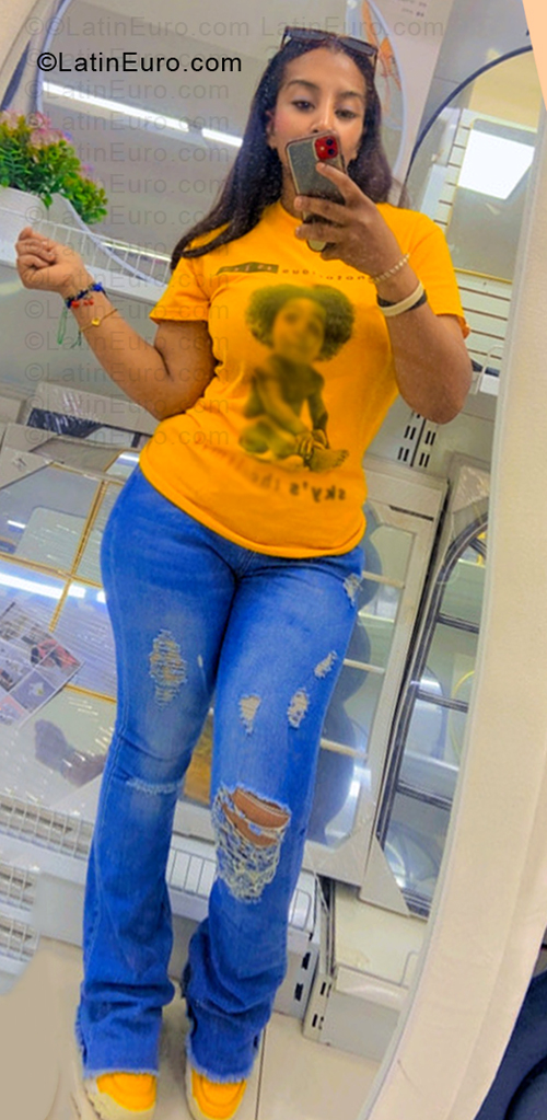Date this beautiful Dominican Republic girl Yesenia from Santiago DO57330