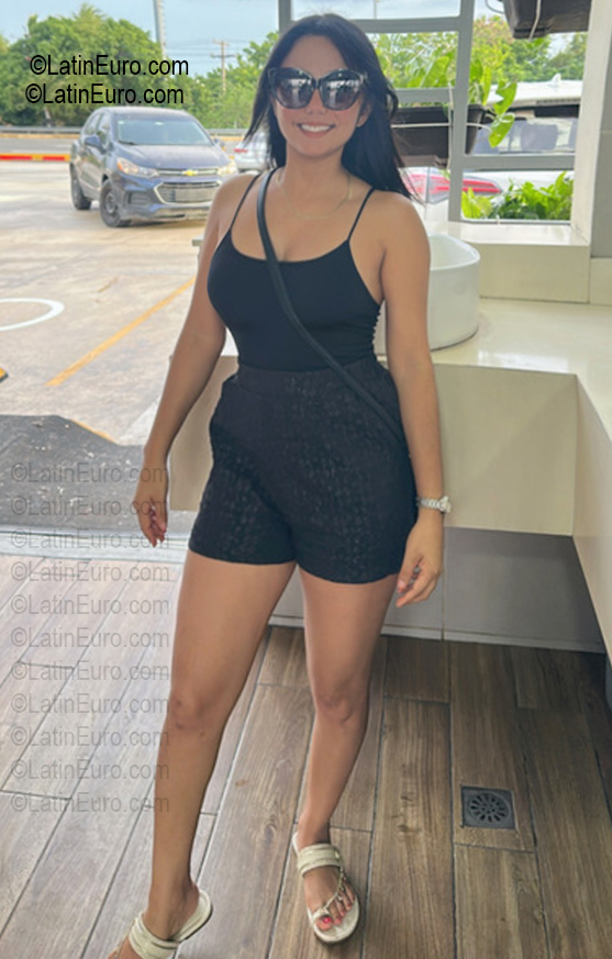 Date this nice looking Dominican Republic girl Varonisa from Santo Domingo DO57346