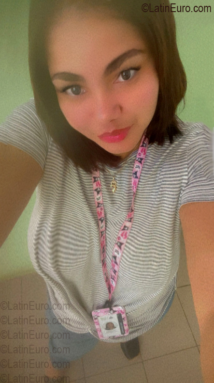 Date this sultry Dominican Republic girl Evelina from Santo Domingo DO57360